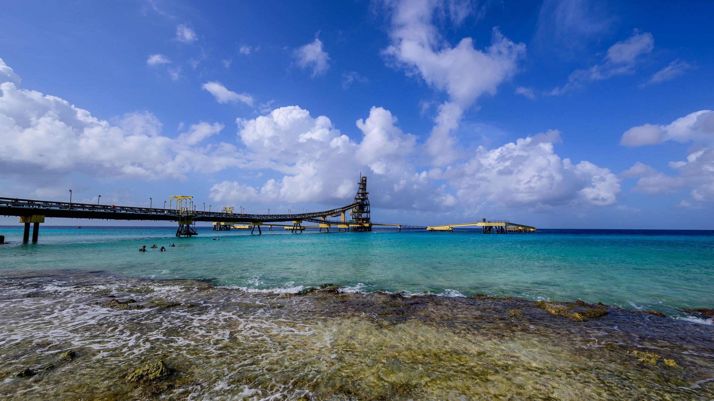 The salt pier on the coast of Boneiru, with the sea and the horizon