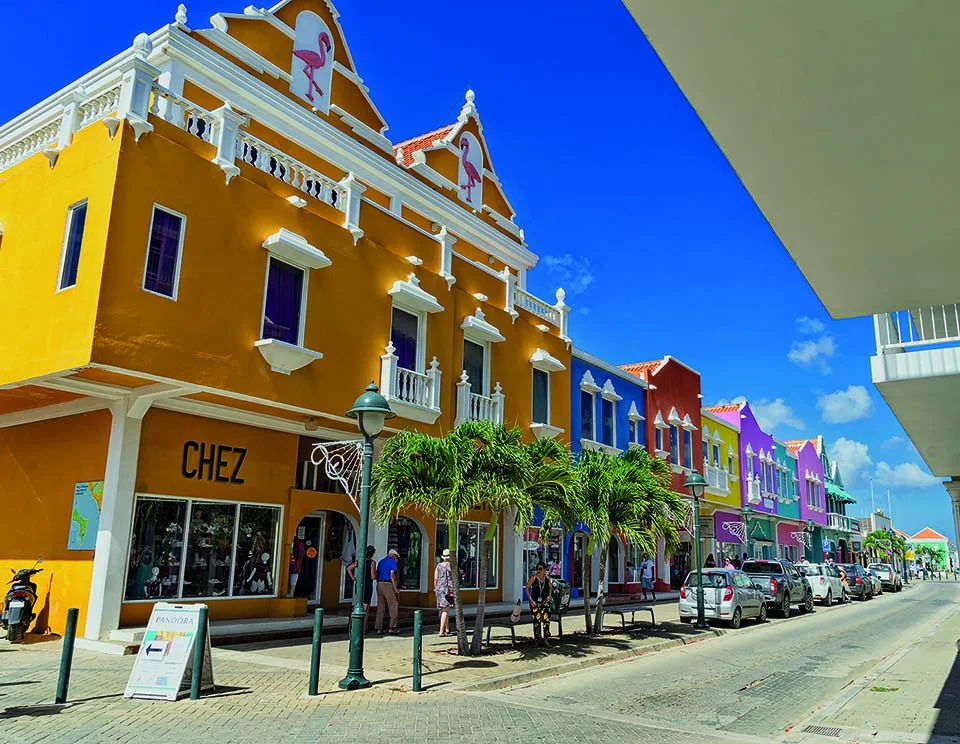 Kralendijk is the lively heart of Boneiru, with restaurants, food trucks, small shops and markets. This is where residents and visitors meet.